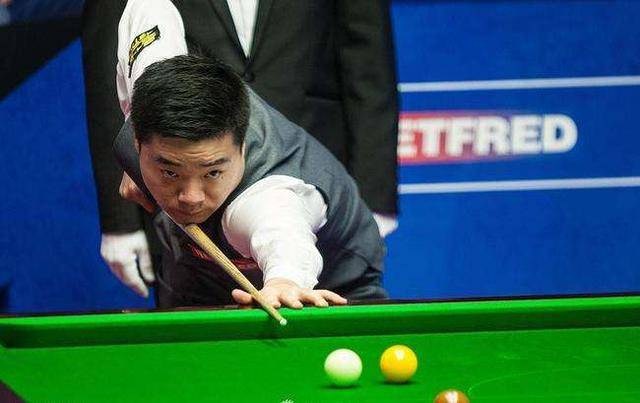 曼联通过半 曼联通过半